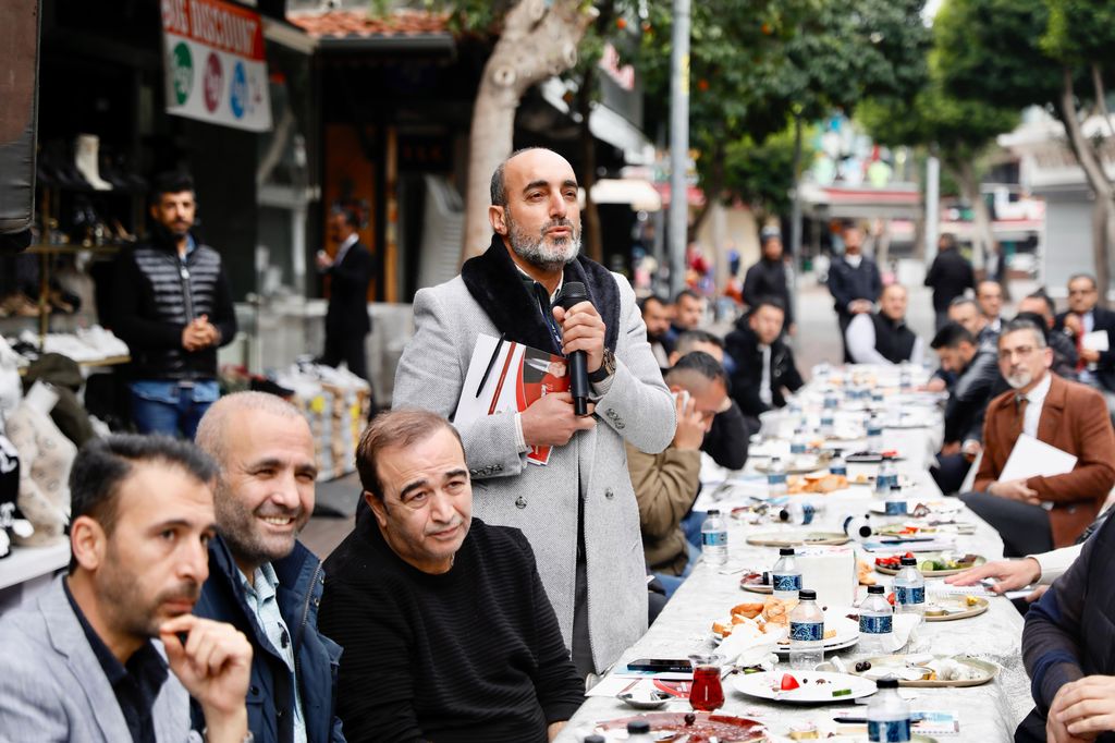 Başkan Yücel Bankalar Caddesi Esnaflarıyla Buluştu. (1) 1024X682