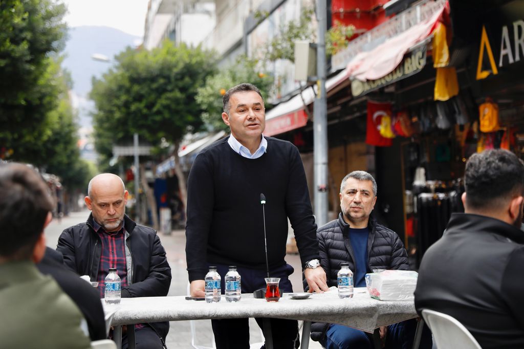 Başkan Yücel Bankalar Caddesi Esnaflarıyla Buluştu. (5) 1024X682