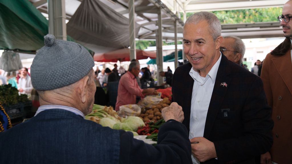 Osman Özçelik Salı Pazarı'ndaydı. (2) 1024X576