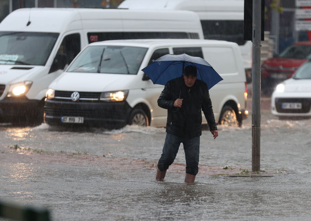 Yağış, Hayatı Olumsuz Etkiledi (11)