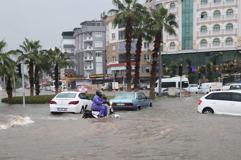 Yağış, Hayatı Olumsuz Etkiledi (3)