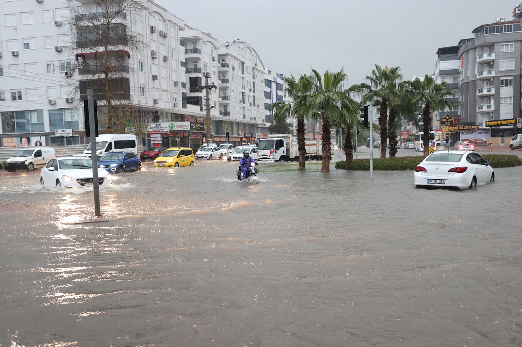 Yağış, Hayatı Olumsuz Etkiledi (4)