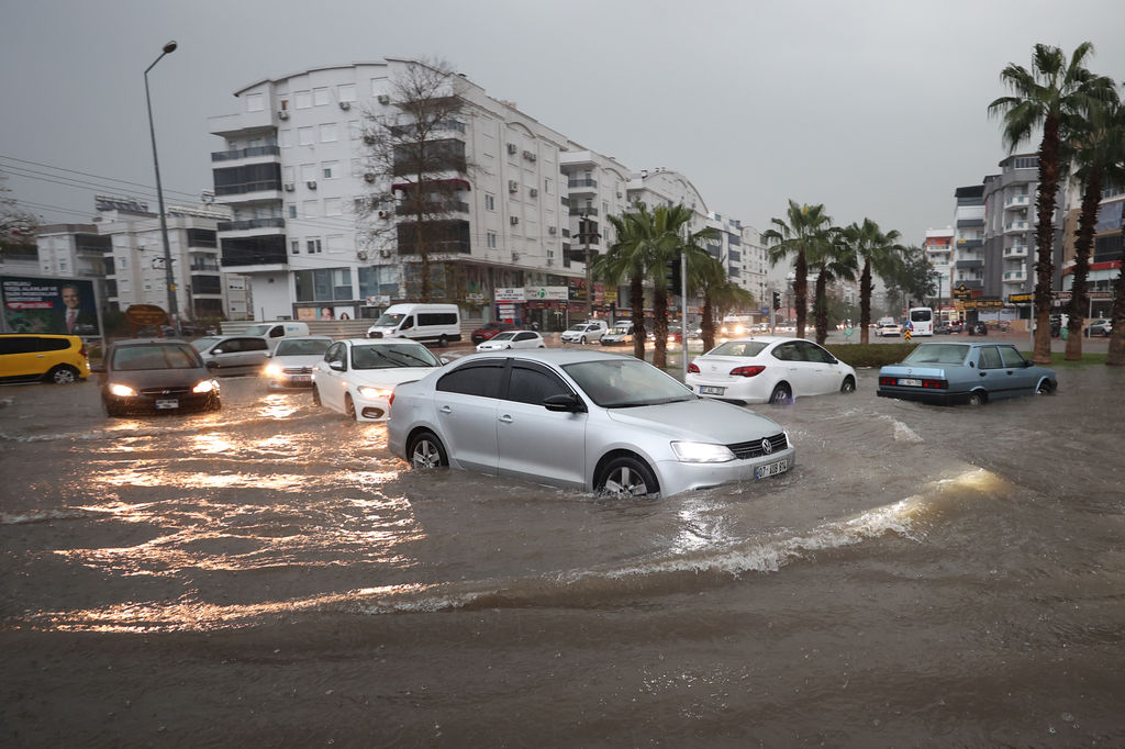 Yağış, Hayatı Olumsuz Etkiledi (6)