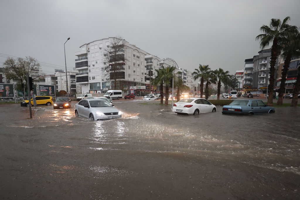 Yağış, Hayatı Olumsuz Etkiledi (7)