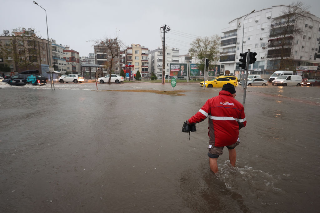 Yağış, Hayatı Olumsuz Etkiledi (8)