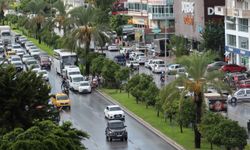 "Alanya'da Yaya Kaza Geçirdi: Sürücünün Kimliği Belirsiz, Yaralı Hastanede"