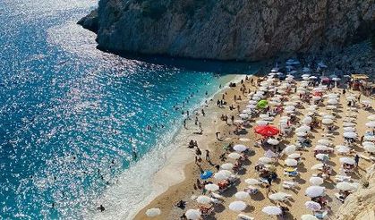 Antalya ve Alanya’da Turizm Çalışanları Gelir Adaletsizliğiyle Mücadele Ediyor