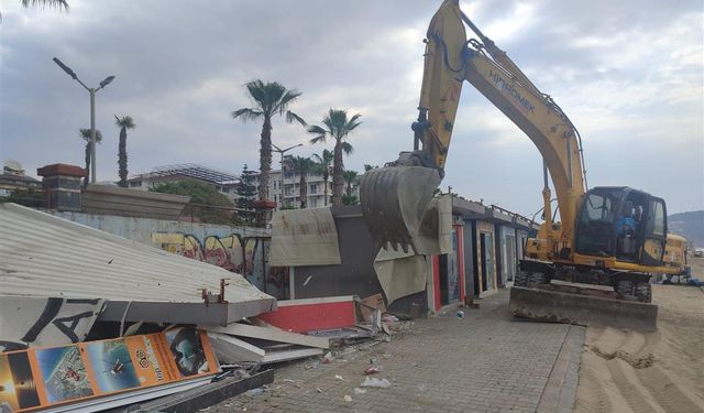 Alanya’da kaçak yapılar yıkılmaya devam ediyor