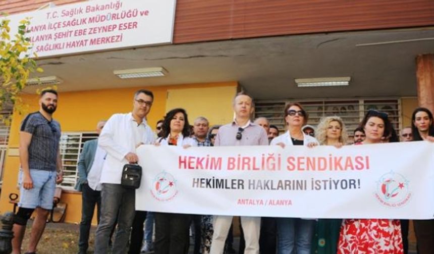 Alanya’da Sağlık Çalışanlarından "Eziyet Yönetmeliği"ne Karşı İş Bırakma Eylemi